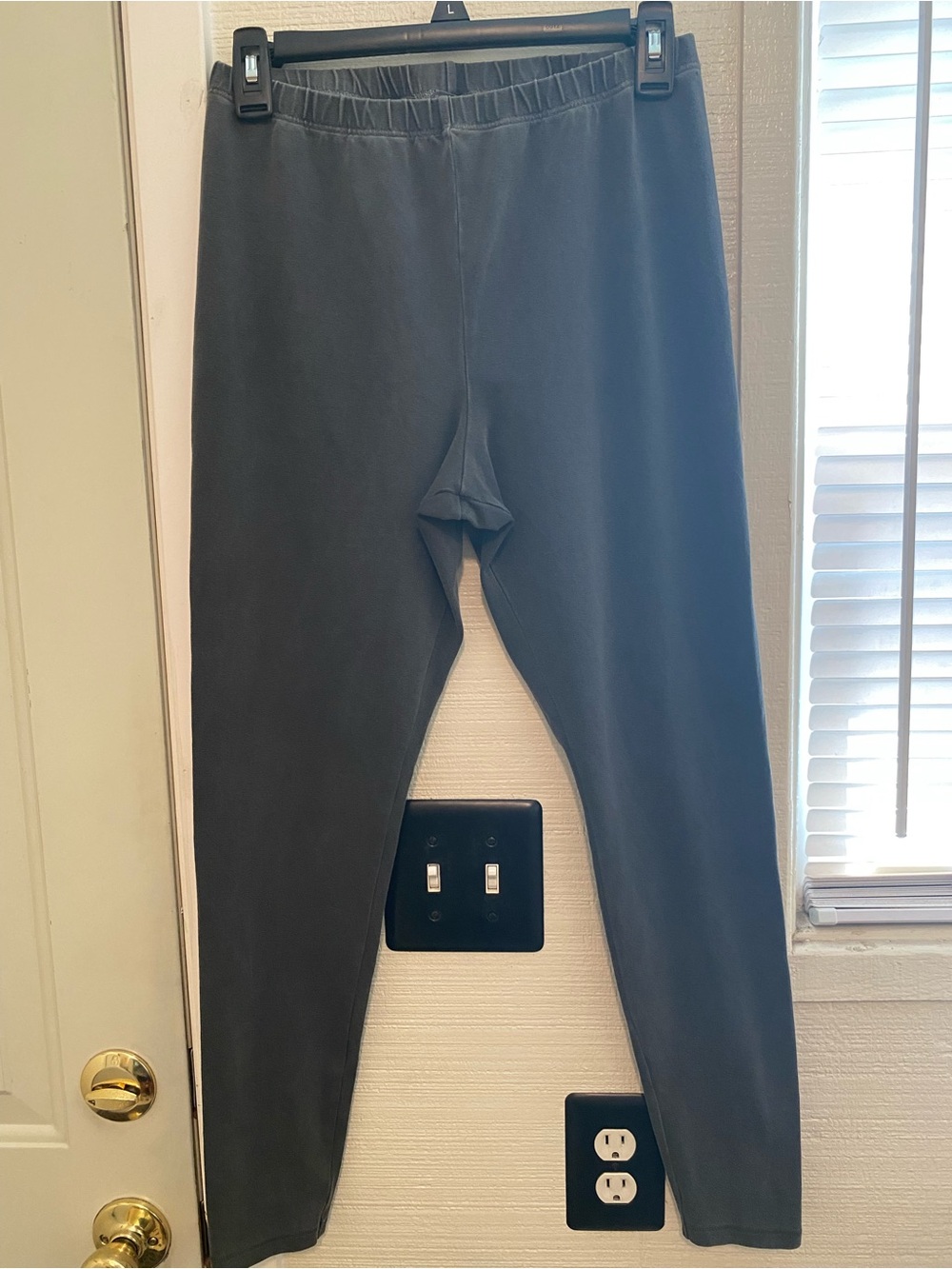 SKIMS Leggings in Charcoal Gray, size XL. Full length.